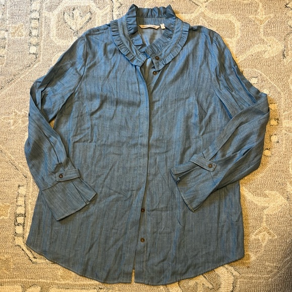 Soft surroundings long sleeve denim shirt - Picture 1 of 3